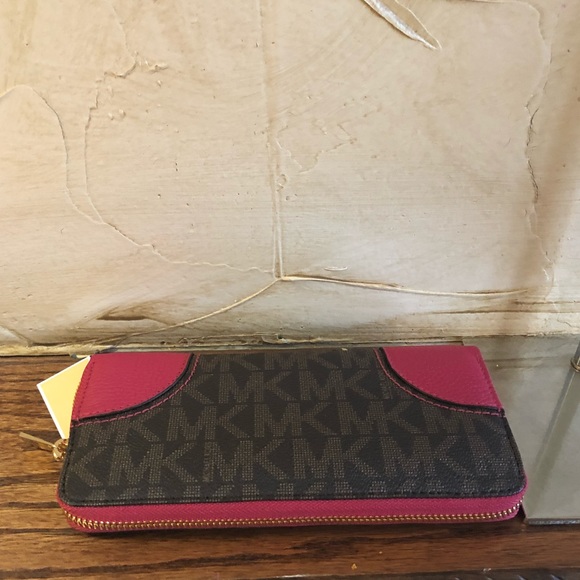 LAST 1 Michael Kors Lipstick Hattie Zip Wallet - Picture 6 of 8